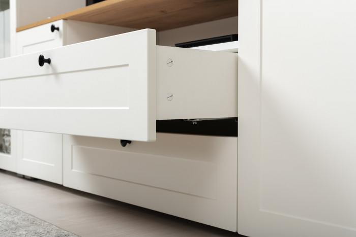 Остин 11.53 Кровать + ортопед + 16.47 Тумба под ТВ + 16.221 Комод, белый шагрень/дуб крафт золотой